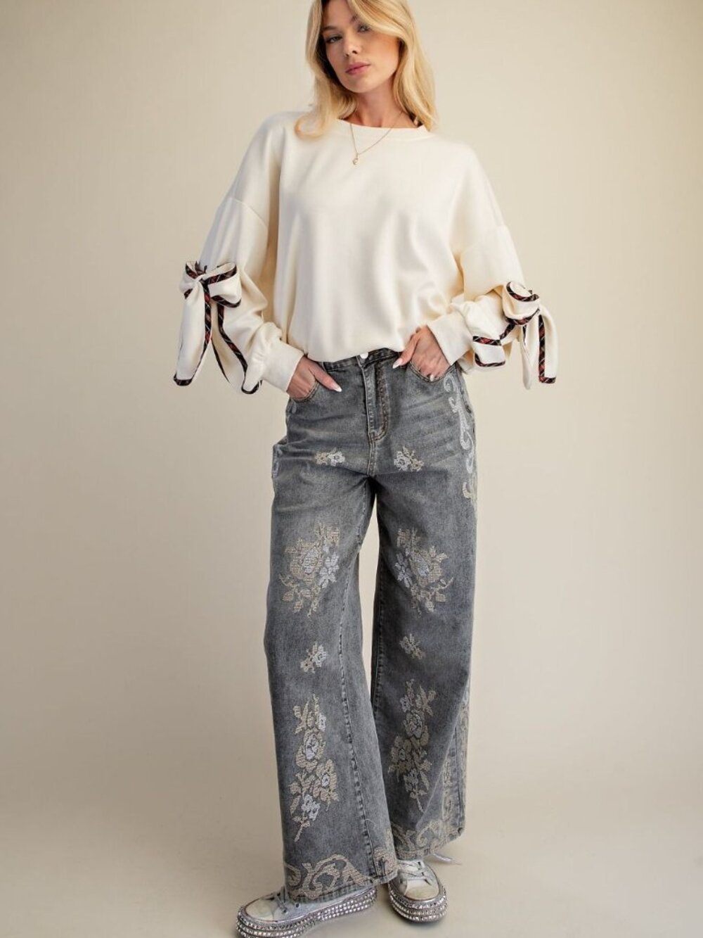 EASEL BORDER EMBO DETAILING STONE WASHED 70% COTTON 28.5% POLYESTER 1.5% SPANDEX